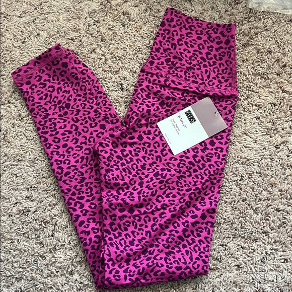 Fleo Pants - Fleo sz S El Toro 25” Fuschia Red Leopard NWT